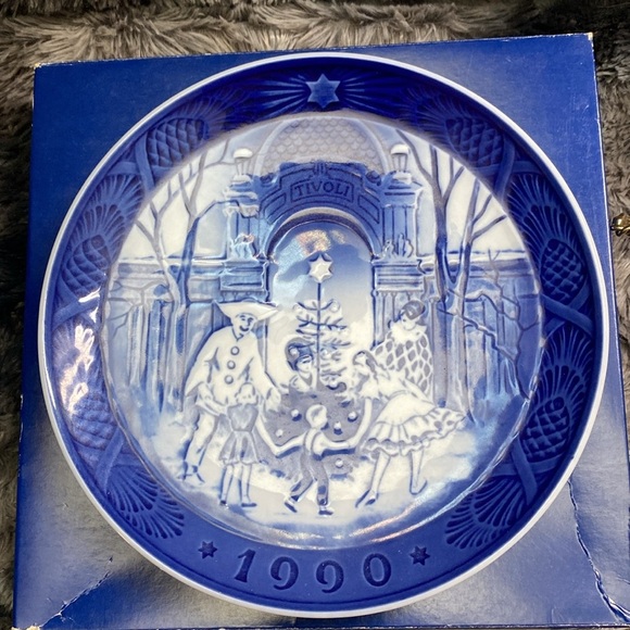 Royal Copenhagen Year Plate1990
Christmas In Tivoli No2349 limited edition - Picture 3 of 16
